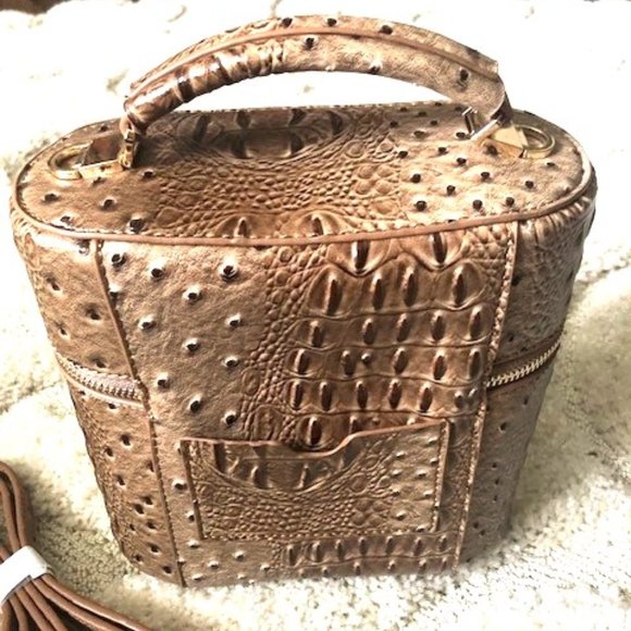 Pebbled Leather Bucket Bag NWOT - Picture 2 of 4